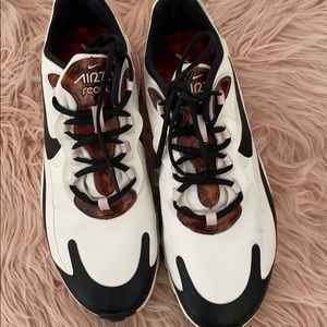 Women’s Nike sneakers